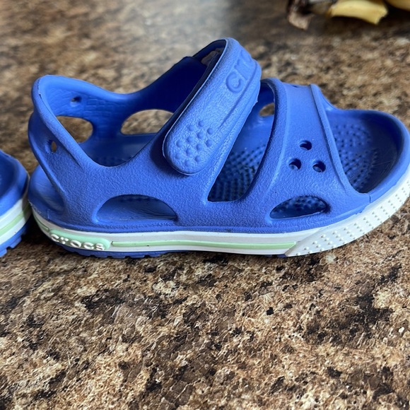 Crocs sz 4. (baby) - Picture 3 of 8